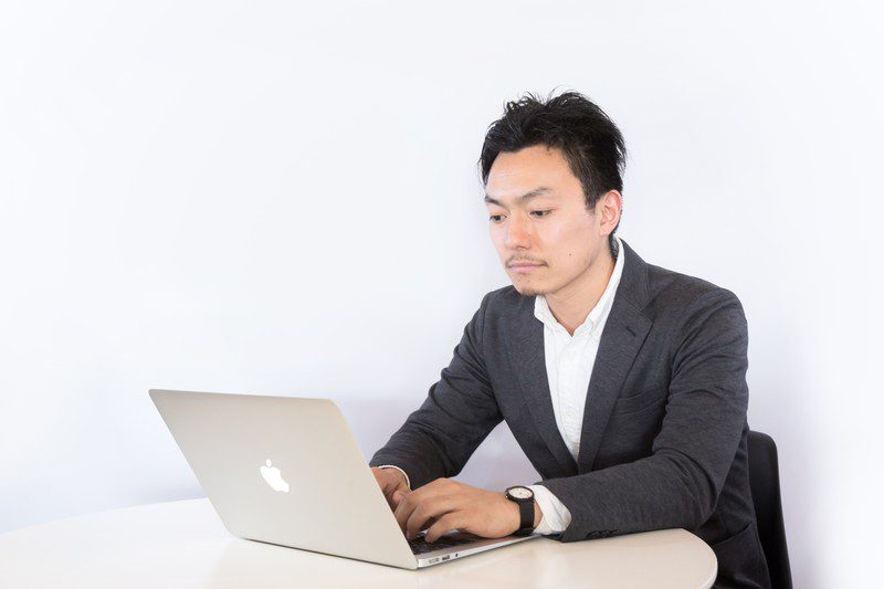 副業しないと生活が苦しくなる